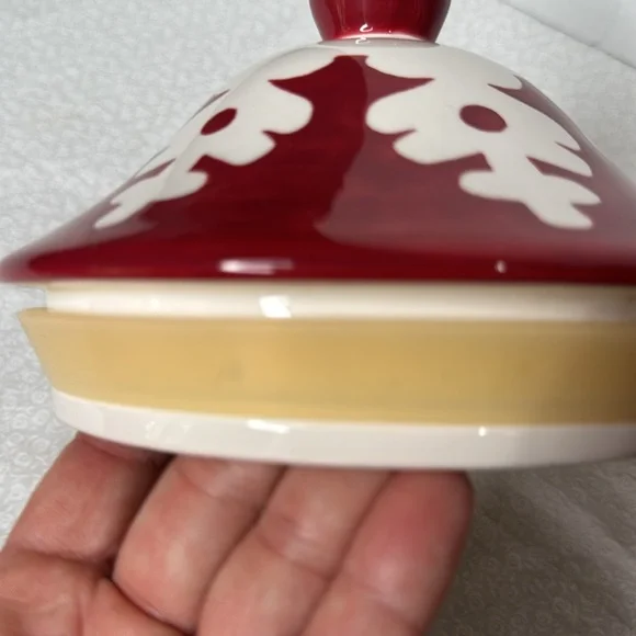 Cookie Jar Red with white Snowflake Ceramic microwave & dishwasher safe 7”x12.5” - Picture 6 of 9